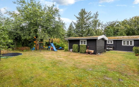 Marjanna - 500M to the Fjord: Struik, Huis, Verblijf, Huis, Tuin, Gazon, Garden Gebouwen, Landgoed, Werf, Backyard
