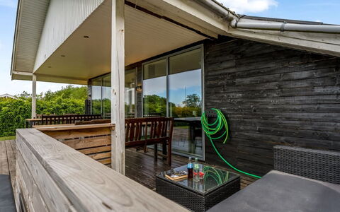 Inola - 400M to the Fjord: Hout, Houten Vloer, Veranda, Hardwood, Plank, Dek, Samengesteld Materiaal, Verblijf, Beits, Schaduw
