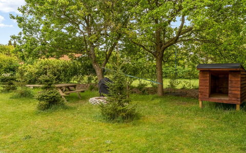 Inola - 400M to the Fjord: Huis, Dak, Huis, Deur, Verblijf, Schaduw, Tuin, Groundcover, Veranda, Werf