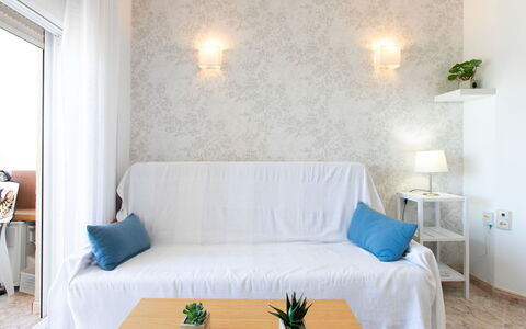 Gondolas Tropical: Meubilair, Interieur Ontwerp, Muur, Verdieping, Flooring, Bankstel, Textiel, Kamer, Woonkamer, Appartement