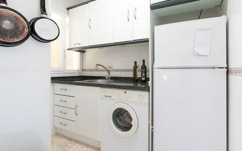 Gondolas Tropical: Major Appliance, Keuken, Toestel Van De Keuken, Countertop, Cabinetry, Flooring, Interieur Ontwerp, Huishoudapparatuur, Loodgieterswerkinrichting, Verdieping