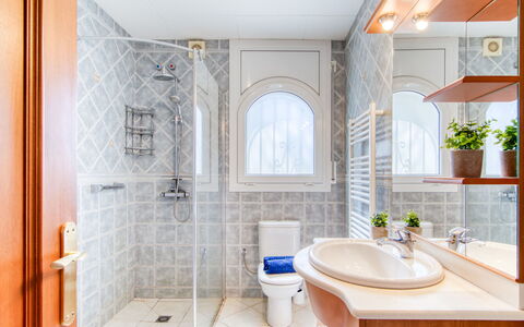 Schöne: Interieur Ontwerp, Flooring, Loodgieterswerkinrichting, Verdieping, Plafond, Badkamer, Loodgieter, Huis, Tegel, Badkamerkast