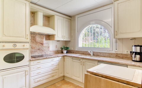 Schöne: Keuken, Countertop, Cabinetry, Interieur Ontwerp, Toestel Van De Keuken, Flooring, Hout, Major Appliance, Verdieping, Meubilair