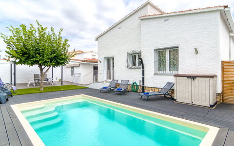 Antonia: Zwembad, Samengesteld Materiaal, Vrije Tijd, Toevlucht, Villa, Eco Hotel, Waterpartij, Hotel, Buitenmeubels, Balkon