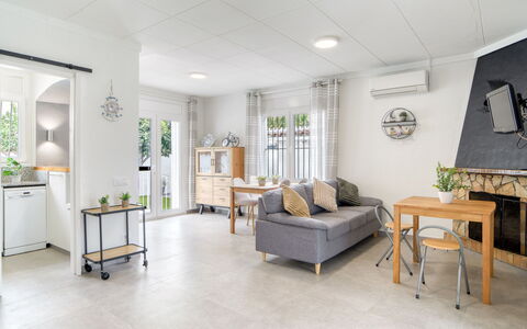 Antonia: Flooring, Interieur Ontwerp, Verdieping, Meubilair, Plafond, Kamer, Huis, Houten Vloer, Appartement, Woonkamer