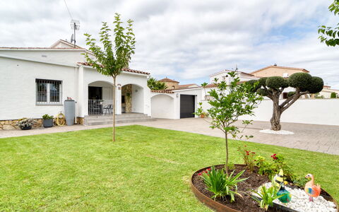 Antonia: Woongebied, Huis, Huis, Tuin, Land Lot, Landgoed, Landscaping, Oprit, Gazon