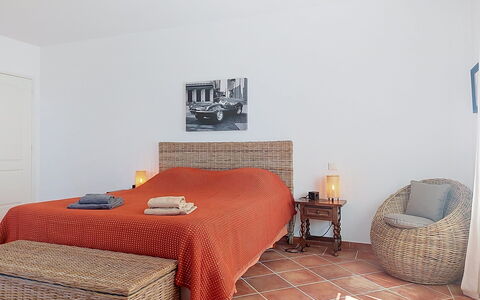 Lou Parpaiou: Meubilair, Interieur Ontwerp, Bed, Verdieping, Flooring, Slaapkamer, Muur, Hout, Laken, Kamer