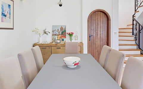Bliss: Meubilair, Interieur Ontwerp, Flooring, Tafel, Muur, Hout, Keuken En Eettafel, Stoel, Verdieping, Eetkamer