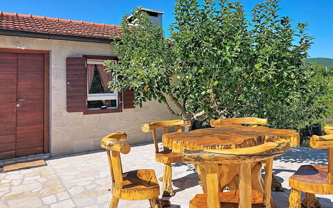 Ivana: Hout, Meubilair, Beits, Buitenmeubels, Buitentafel, Tuin, Hardwood, Bloempot, Backyard, Stoel