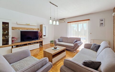 Ivana: Meubilair, Interieur Ontwerp, Bankstel, Flooring, Verdieping, Woonkamer, Kamer, Hout, Plafond, Tafel