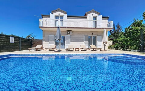 Ivana: Zwembad, Toevlucht, Landgoed, Paraplu, Schaduw, Hotel, Villa, Buitenmeubels, Thermae, Badplaats