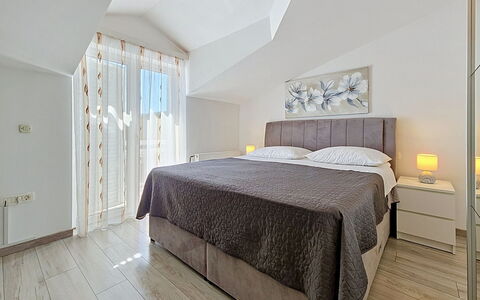 Ivana: Meubilair, Interieur Ontwerp, Flooring, Verdieping, Bed, Slaapkamer, Plafond, Textiel, Kamer, Verlichting