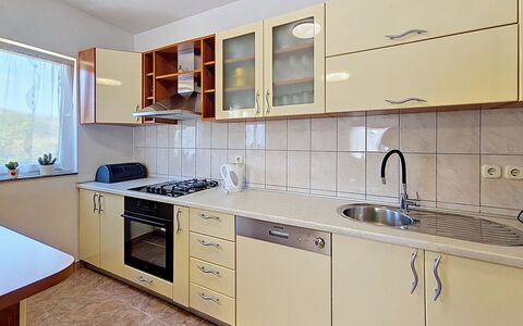 Ivana: Countertop, Cabinetry, Keuken, Hout, Flooring, Toestel Van De Keuken, Interieur Ontwerp, Meubilair, Major Appliance, Kamer