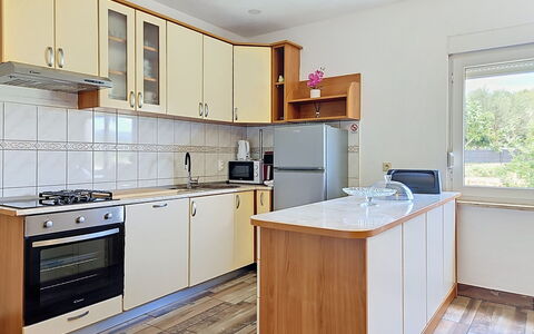 Ivana: Keuken, Toestel Van De Keuken, Countertop, Cabinetry, Flooring, Major Appliance, Hout, Interieur Ontwerp, Meubilair, Verdieping