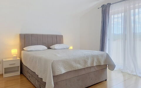 Ivana: Meubilair, Bed, Slaapkamer, Bedding, Interieur Ontwerp, Laken, Verdieping, Hout, Linens, Flooring