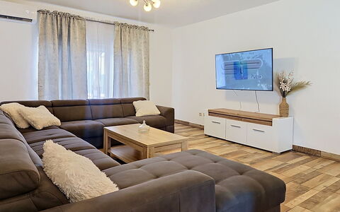 Ivana: Meubilair, Interieur Ontwerp, Flooring, Bankstel, Verdieping, Hout, Houten Vloer, Woonkamer, Kamer, Huis