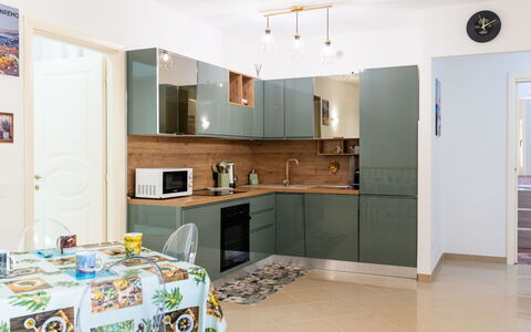 Casa Dell'Ulivo: Meubilair, Keuken, Cabinetry, Countertop, Interieur Ontwerp, Toestel Van De Keuken, Flooring, Major Appliance, Hout, Verdieping