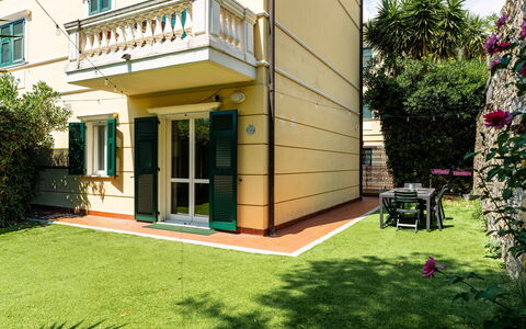 Casa Dell'Ulivo: Huis, Appartement, Balkon, Condominium, Gazon, Werf, Landscaping, Backyard, Kamerplant, Hotel