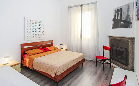 Verbania 695: Bed, Meubilair, Interieur Ontwerp, Slaapkamer, Flooring, Verdieping, Laken, Bedding, Kamer, Hout