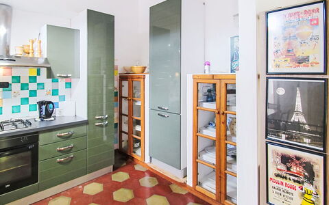 Verbania 695: Toestel Van De Keuken, Flooring, Interieur Ontwerp, Major Appliance, Keuken, Hout, Meubilair, Verdieping, Cabinetry, Kamer