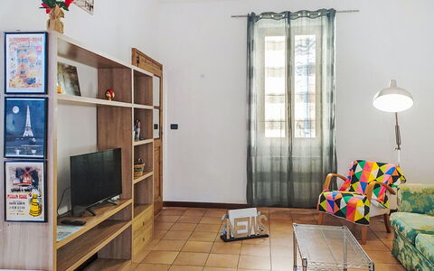 Verbania 695: Meubilair, Interieur Ontwerp, Flooring, Verdieping, Hout, Kamer, Plafond, Woonkamer, Tafel, Verlichting