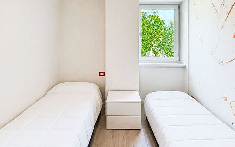 Federica: Muur, Flooring, Verdieping, Interieur Ontwerp, Slaapkamer, Appartement, Bed, Kamer, Plafond, Bedding