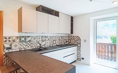 Federica: Flooring, Keuken, Interieur Ontwerp, Muur, Hout, Verdieping, Countertop, Plafond, Kamer, Huis