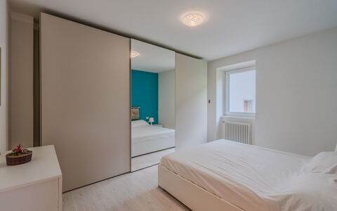 Federica: Interieur Ontwerp, Muur, Flooring, Verdieping, Hout, Meubilair, Slaapkamer, Kamer, Plafond, Bed