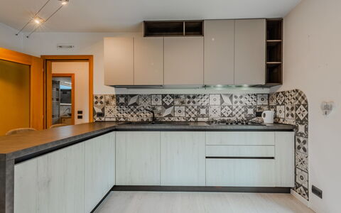 Federica: Keuken, Countertop, Interieur Ontwerp, Flooring, Hout, Toestel Van De Keuken, Cabinetry, Verdieping, Architectuur, Major Appliance