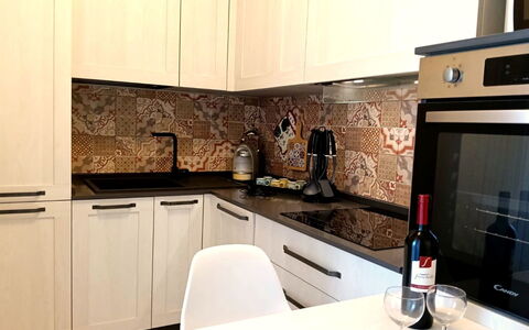 Oasi Blocco a: Keuken, Toestel Van De Keuken, Countertop, Major Appliance, Cabinetry, Hout, Fornuis, Fornuis, Interieur Ontwerp, Flooring