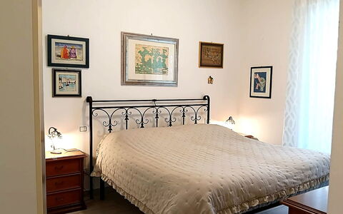 Oasi Blocco a: Bed, Meubilair, Bedding, Slaapkamer, Laken, Interieur Ontwerp, Linens, Verdieping, Flooring, Kamer