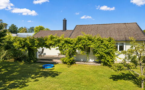 Jennys Pärla: Huis, Struik, Woongebied, Dak, Huis, Verblijf, Tuin, Land Lot, Schaduw, Groundcover