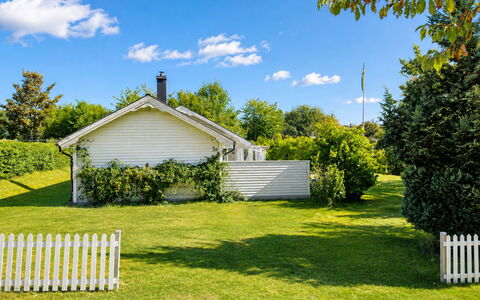 Jennys Pärla: Groen, Struik, Huis, Tuin, Huis, Land Lot, Verblijf, Gazon, Groundcover