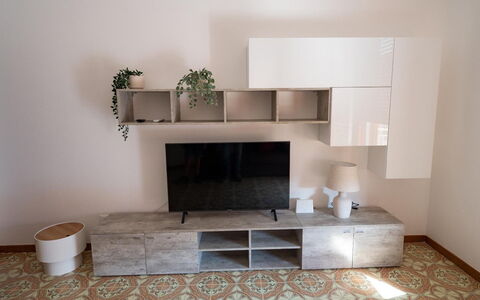 Sole Mare Sicilia: Meubilair, Stellingen, Hout, Interieur Ontwerp, Flooring, Plank, Verdieping, Kamer, Woonkamer, Huis