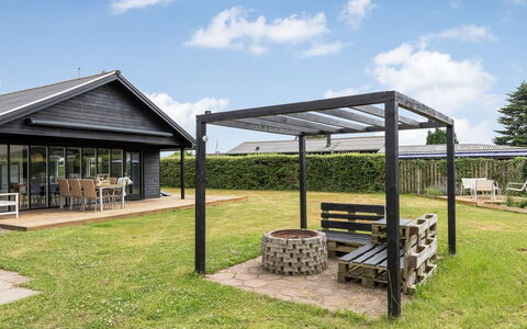 Solvey - 700M from the Sea: Schaduw, Dak, Outdoor Structuur, Paviljoen, Prieel, Buitenmeubels, Tuin, Pergola, Buitentafel, Patio