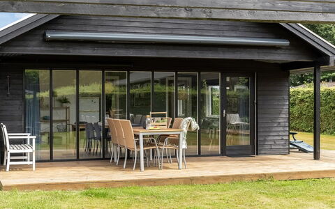 Solvey - 700M from the Sea: Hout, Dak, Verblijf, Veranda, Deur, Huis, Siding, Meubilair, Groundcover, Buitenmeubels