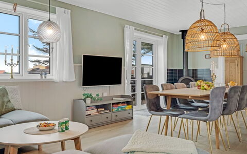 Filine - 100M from the Sea: Meubilair, Interieur Ontwerp, Flooring, Lichte Inrichting, Verdieping, Tafel, Hout, Woonkamer, Plafond, Bankstel