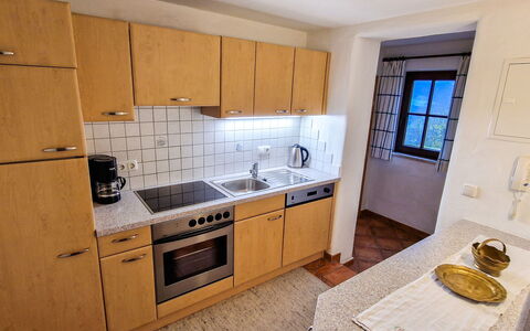 Hopfgarten im Brixental 696: Keuken, Countertop, Flooring, Gootsteen, Verdieping, Kamer, Cabinetry, Major Appliance, Appartement, Wastafel