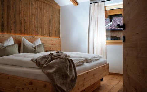 Kaiserchalet: Hout, Slaapkamer, Hardwood, Bedding, Plank, Beits, Bed, Laken, Linens, Bed Frame