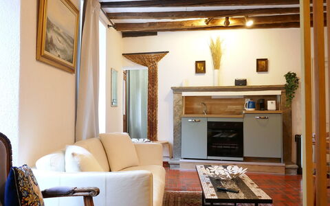 Ludiano 25: Meubilair, Interieur Ontwerp, Flooring, Muur, Bankstel, Verdieping, Hout, Kamer, Plafond, Woonkamer