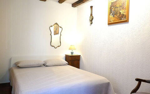 Ludiano 25: Bed, Slaapkamer, Muur, Bedding, Laken, Meubilair, Interieur Ontwerp, Hout, Verdieping, Linens
