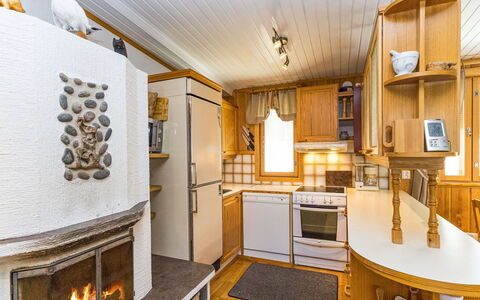 Hakojärventie 3B: Hout, Keuken, Countertop, Verblijf, Cabinetry, Beits, Major Appliance, Blokhut, Winter, Hardwood
