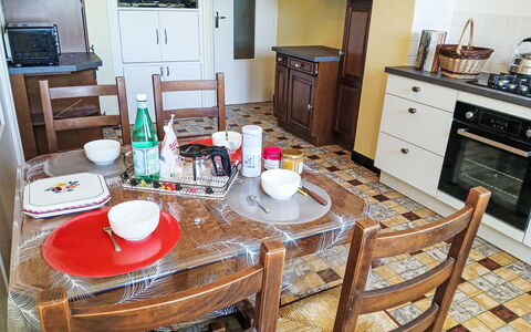 Puys-Richards: Meubilair, Flooring, Interieur Ontwerp, Major Appliance, Hout, Toestel Van De Keuken, Verdieping, Keuken, Keuken En Eettafel, Cabinetry
