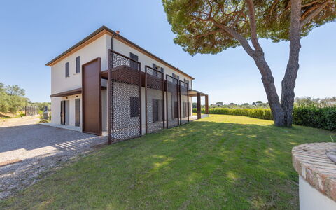 San Giuseppe: Huis, Landgoed, Boerderij, Schaduw, Landscaping, Veranda, Villa, Balkon, Herenhuis, Hek