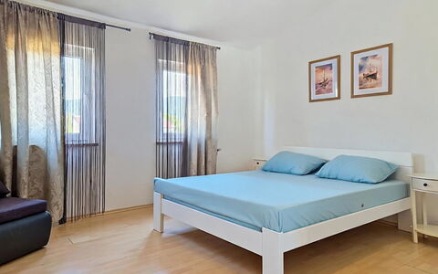 Marija: Meubilair, Bed, Interieur Ontwerp, Slaapkamer, Verdieping, Flooring, Hout, Bedding, Laken, Kamer