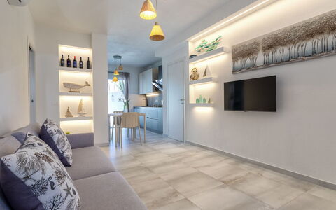 Perla Blu: Interieur Ontwerp, Flooring, Muur, Verdieping, Plafond, Meubilair, Kamer, Woonkamer, Verlichting, Bankstel