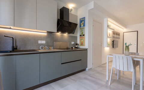 Perla Blu: Keuken, Countertop, Interieur Ontwerp, Toestel Van De Keuken, Major Appliance, Cabinetry, Flooring, Meubilair, Plafond, Verdieping