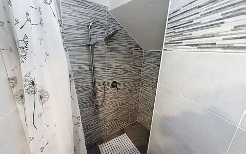 Habitat: Flooring, Verdieping, Tegel, Loodgieterswerkinrichting, Badkamer, Loodgieter, Marmeren