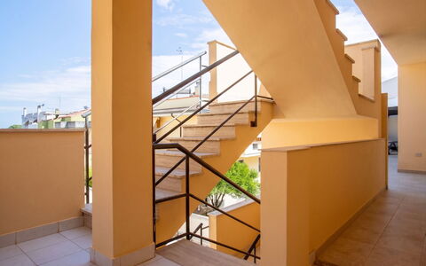 Mariposa: Leuning, Appartement, Balkon, Beits, Daylighting, Trap
