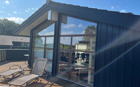 Thrine - 150M from the Sea: Hout, Samengesteld Materiaal, Siding, Hardwood, Schaduw, Plank, Dek, Natuurlijk Materiaal, Garden Gebouwen, Beits